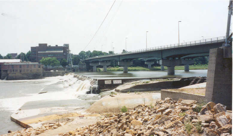 Run-of-river weir and spillway