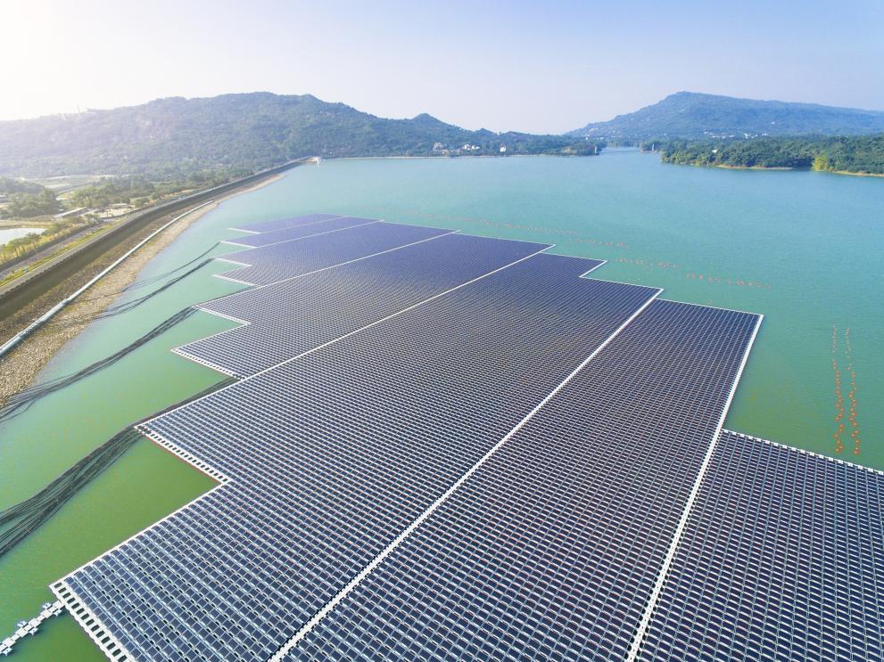 Floating solar panels on reservoir
